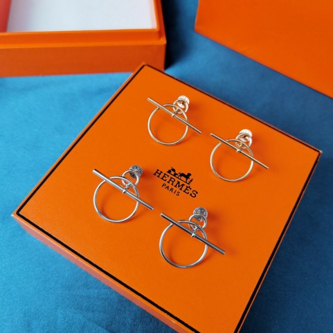 Hermes エルメス ・スタッドピアス イヤリング
