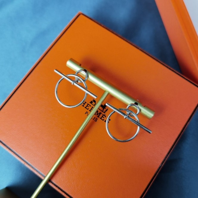 Hermes エルメス ・スタッドピアス イヤリング