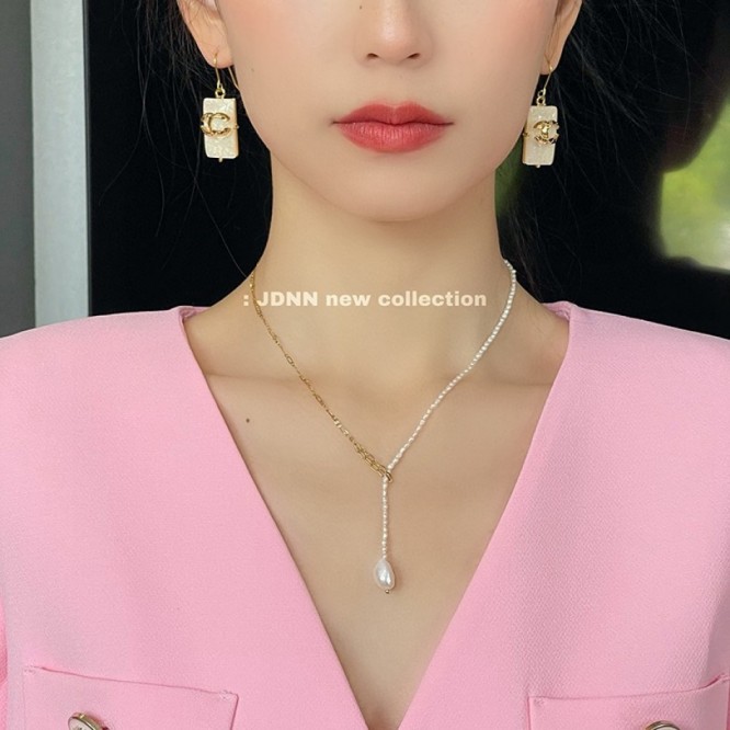 Chanel・ シャネルスタッドピアス イヤリング