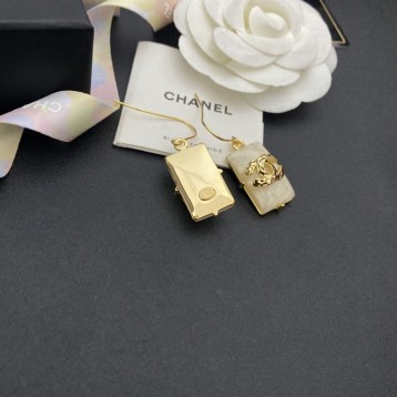 Chanel・ シャネルスタッドピアス イヤリング Chanel・ シャネルスタッドピアス イヤリング