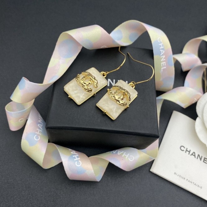 Chanel・ シャネルスタッドピアス イヤリング