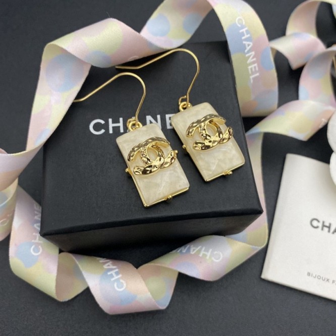 Chanel・ シャネルスタッドピアス イヤリング