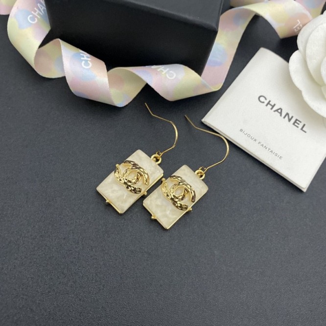Chanel・ シャネルスタッドピアス イヤリング