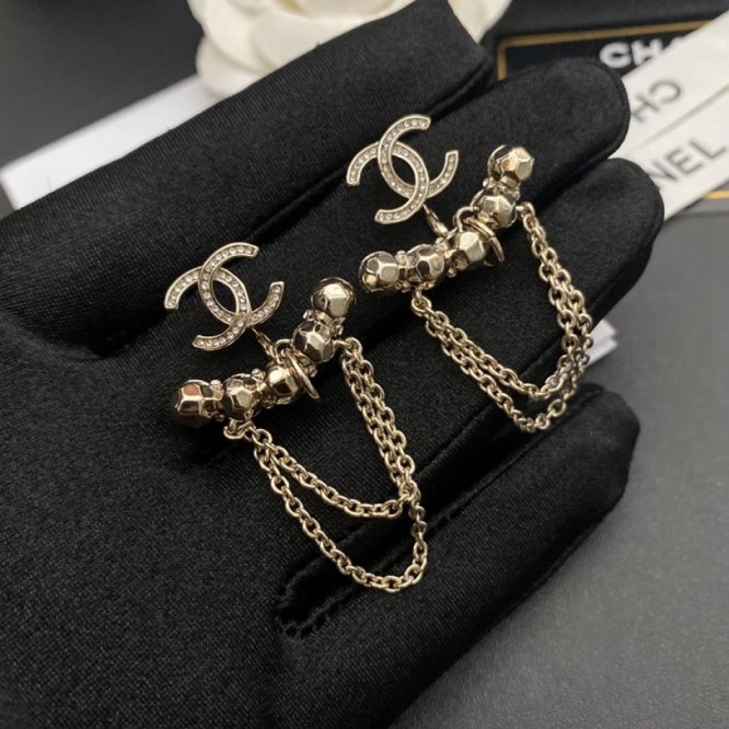 Chanel・ シャネルスタッドピアス イヤリング