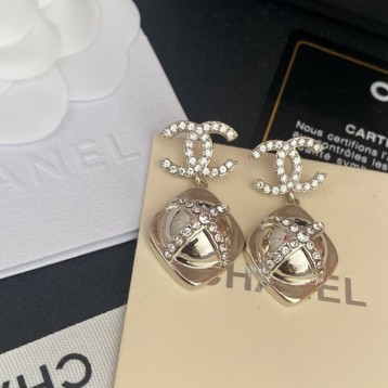 Chanel・ シャネルスタッドピアス イヤリング