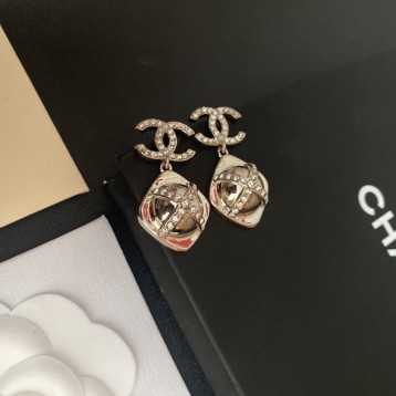 Chanel・ シャネルスタッドピアス イヤリング Chanel・ シャネルスタッドピアス イヤリング