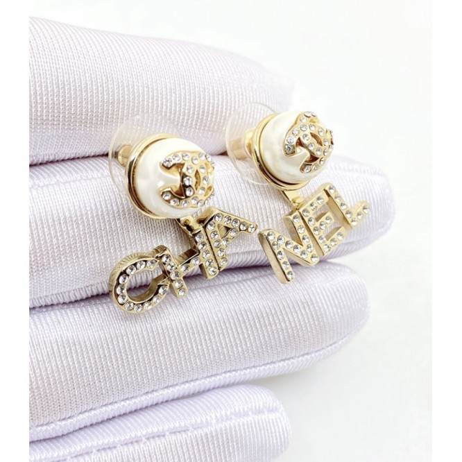 Chanel・ シャネルスタッドピアス イヤリング