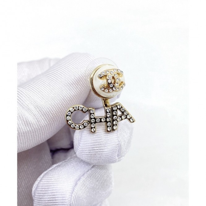 Chanel・ シャネルスタッドピアス イヤリング