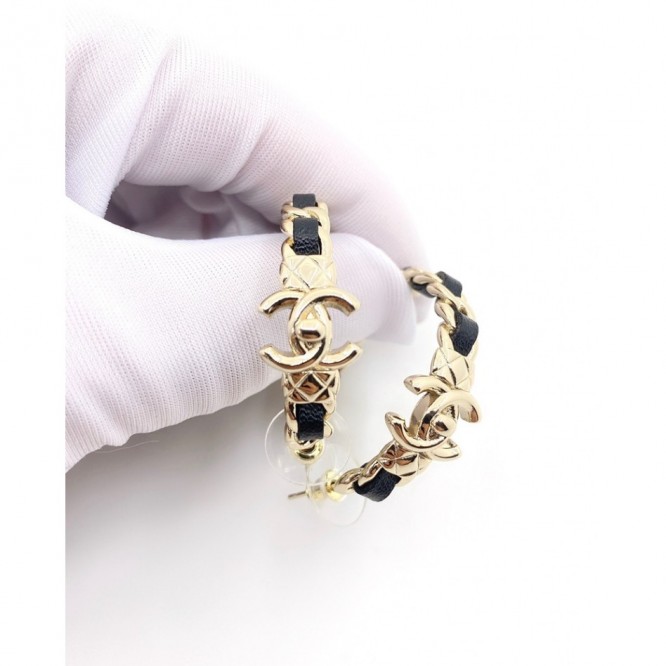 Chanel・ シャネルスタッドピアス イヤリング