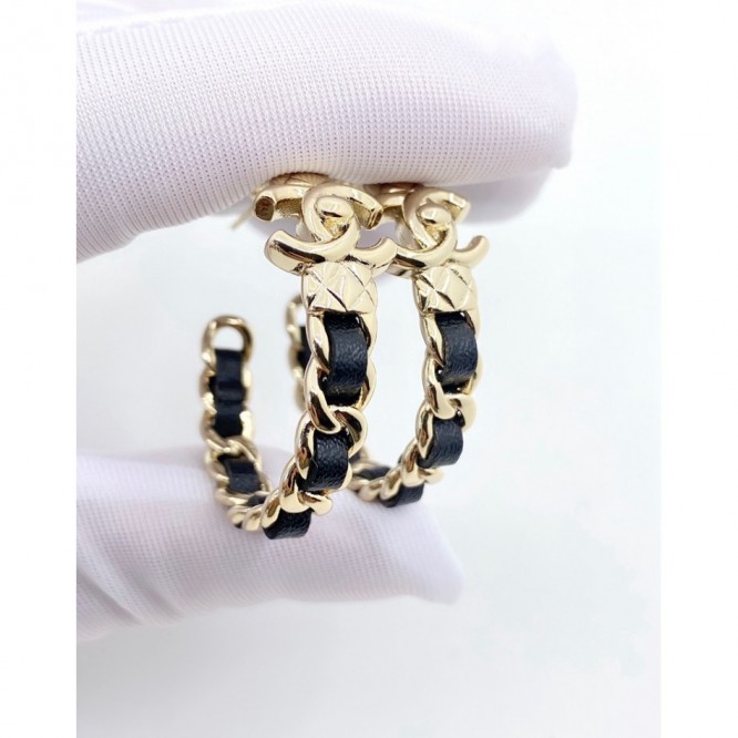 Chanel・ シャネルスタッドピアス イヤリング
