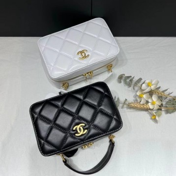 【CHANEL】 フラップバッグ ラムスキン ク