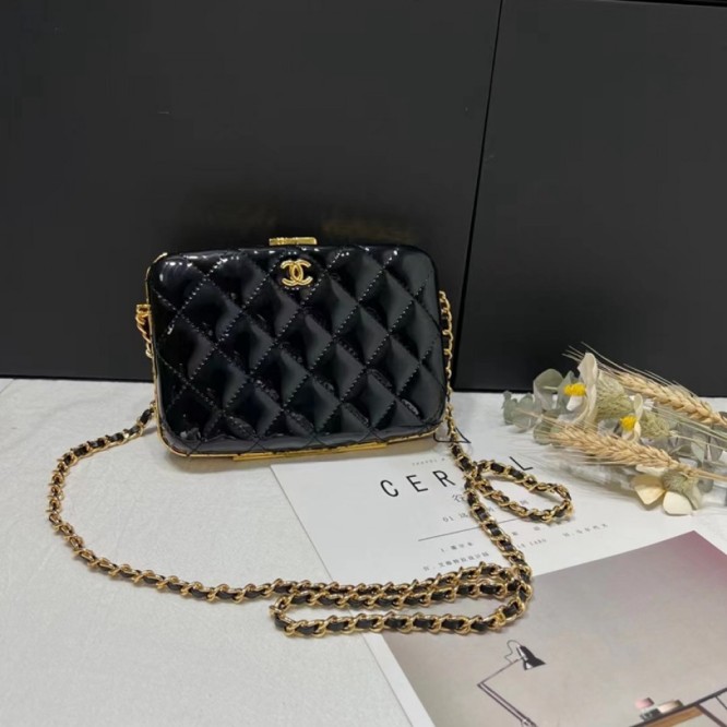 【CHANEL】 フラップバッグ ラムスキン ク