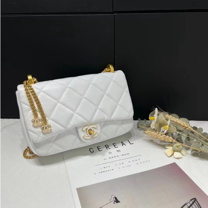 【CHANEL】 フラップバッグ ラムスキン ク