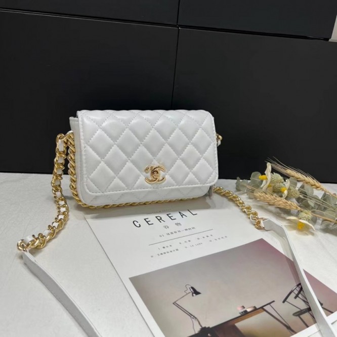 【CHANEL】 フラップバッグ ラムスキン ク