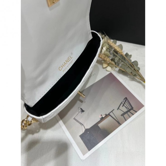 【CHANEL】 フラップバッグ ラムスキン ク
