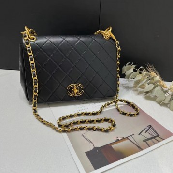 【CHANEL】 フラップバッグ ラムスキン ク