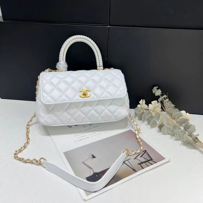 【CHANEL】 フラップバッグ ラムスキン ク