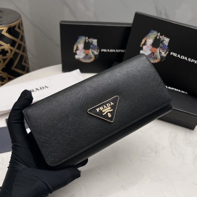 Pradaレザー コンチネンタルウォレット 財布 折財布