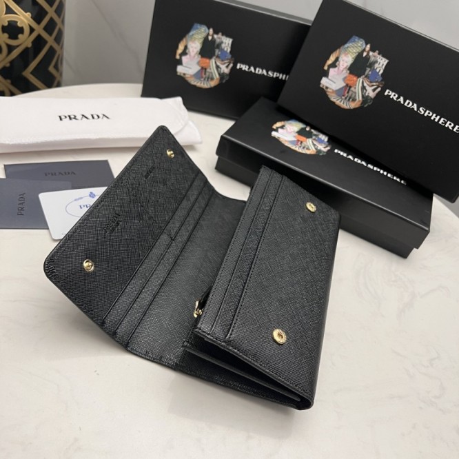 Pradaレザー コンチネンタルウォレット 財布 折財布