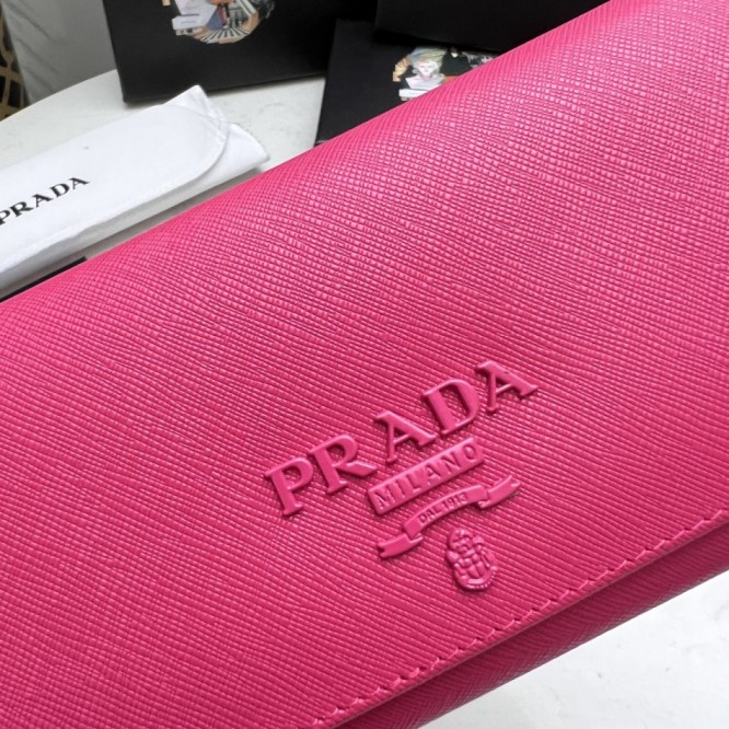 Pradaレザー コンチネンタルウォレット 財布 折財布