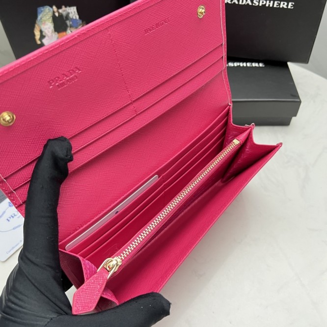Pradaレザー コンチネンタルウォレット 財布 折財布