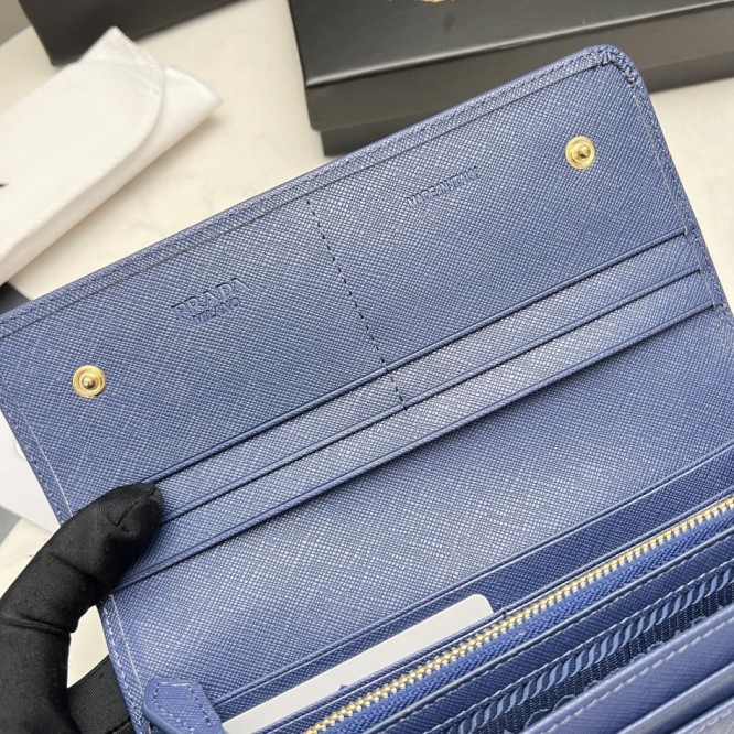Pradaレザー コンチネンタルウォレット 財布 折財布