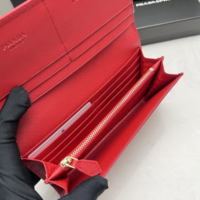 Pradaレザー コンチネンタルウォレット 財布 折財布