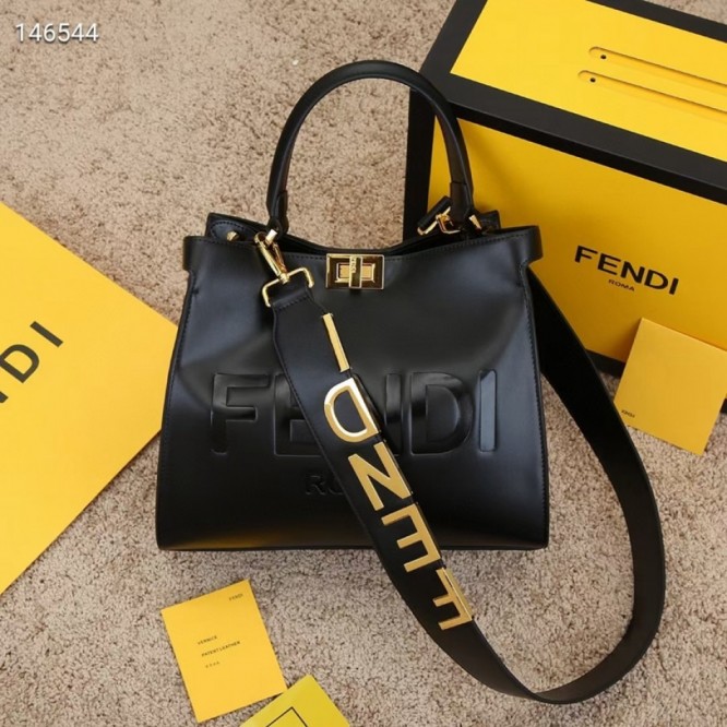 FENDI フェンディ 2021年最新なクラシックな ショルダーバッグ