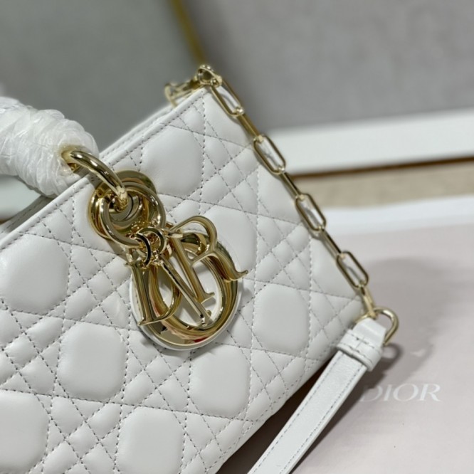 Dior バッグ《LADY D-JOY》ラテカラー Cannage ラム DHL