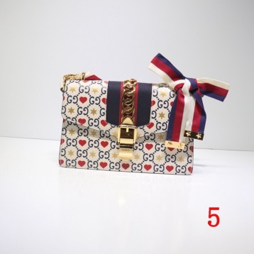 Gucci〔シルヴィ〕ビー(ハチ)&スター スモール ショルダーバッグ524405  Gucci〔シルヴィ〕ビー(ハチ)&スター スモール ショルダーバッグ524405