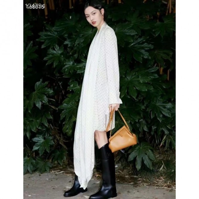 FENDI フェンディ 2021年最新なクラシックな ショルダーバッグ