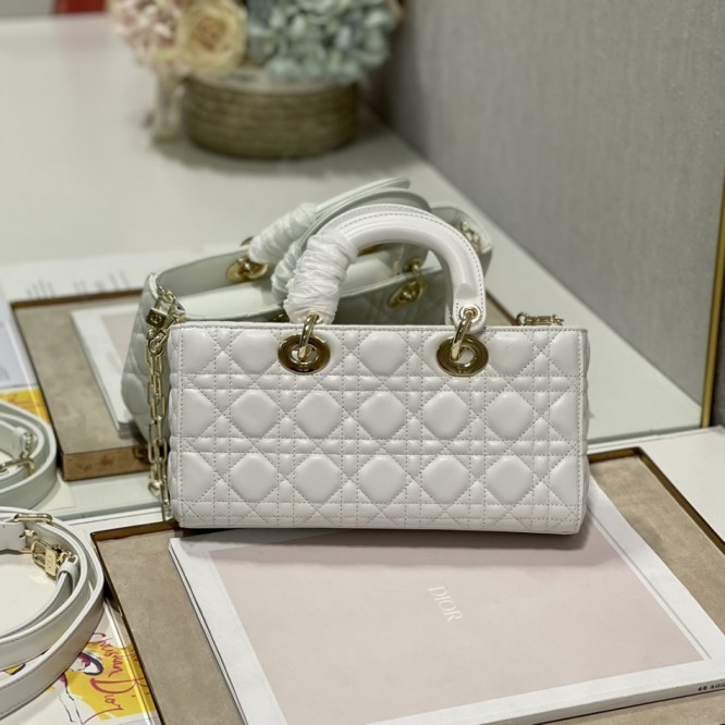 Dior バッグ《LADY D-JOY》ラテカラー Cannage ラム DHL