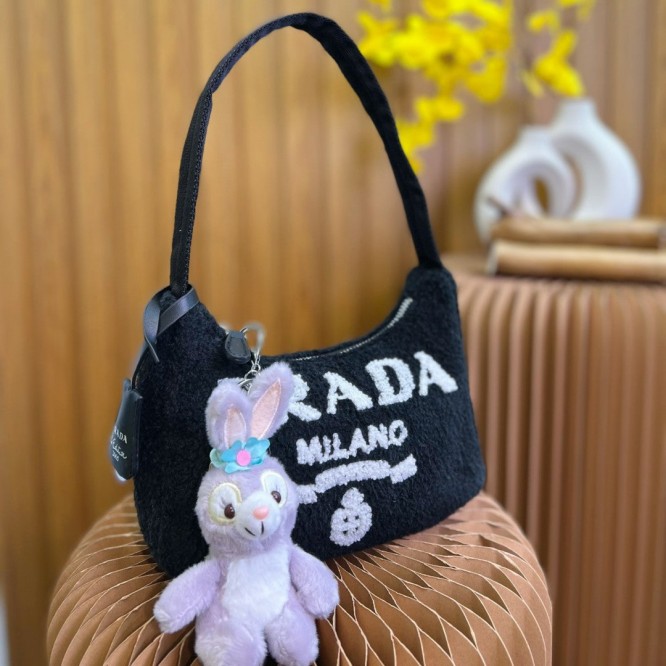 【2022秋冬新作 】Vivi 雑誌掲載！韓国の宋智雅さん愛用のPrada Hoboバッグ