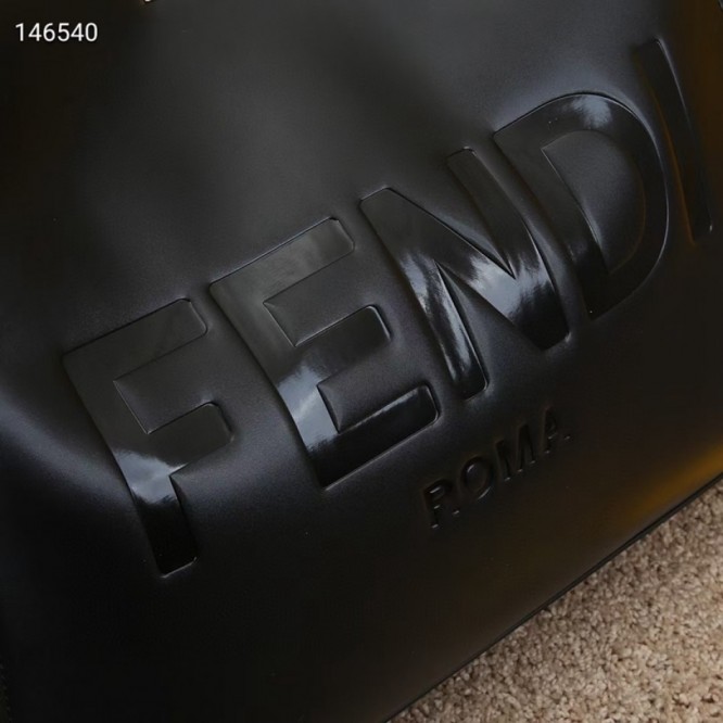 FENDI フェンディ 2021年最新なクラシックな ショルダーバッグ