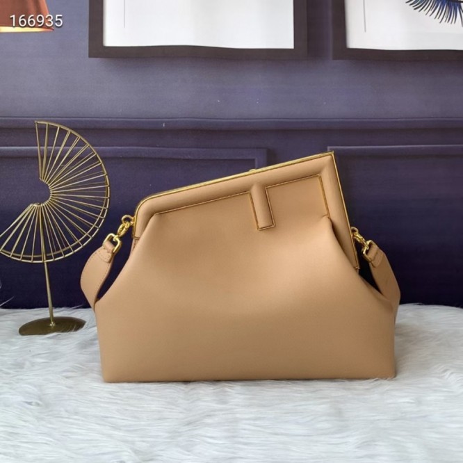 FENDI フェンディ 2021年最新なクラシックな ショルダーバッグ