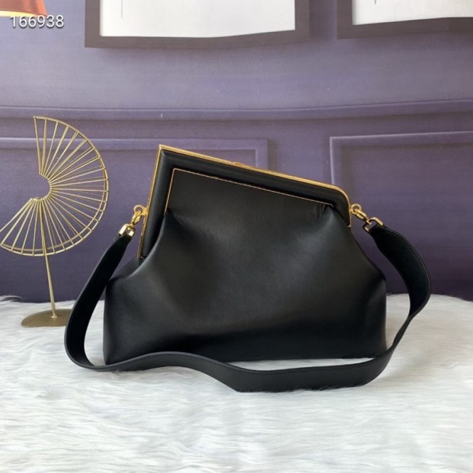 FENDI フェンディ 2021年最新なクラシックな ショルダーバッグ