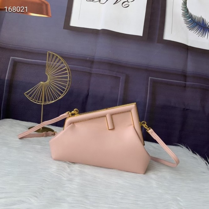 FENDI フェンディ 2021年最新なクラシックな ショルダーバッグ