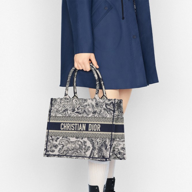 【世界中で大人気♪】Dior 2021 DIOR BOOK TOTE スモールバッグ トワル ドゥ ジュイ エンブロイダリー M1296ZTDT_M808