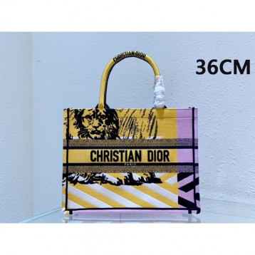 Dior ☆ DIOR BOOK TOTE ラージバッグ Dior ☆ DIOR BOOK TOTE ラージバッグ