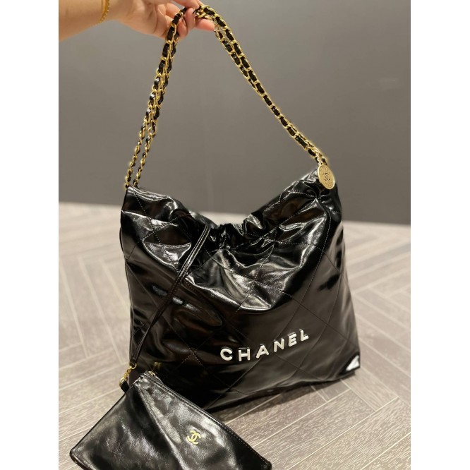 VERY雑誌掲載！通勤からお出かけまで【CHANEL】シャネル 22 ハンドバッグ