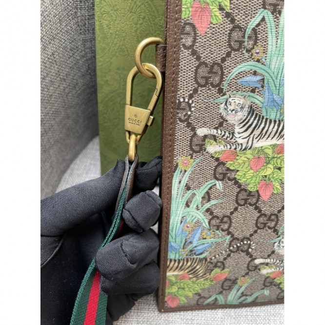 22SS GUCCI TIGER プリント GG ポーチ GGスプリーム688378