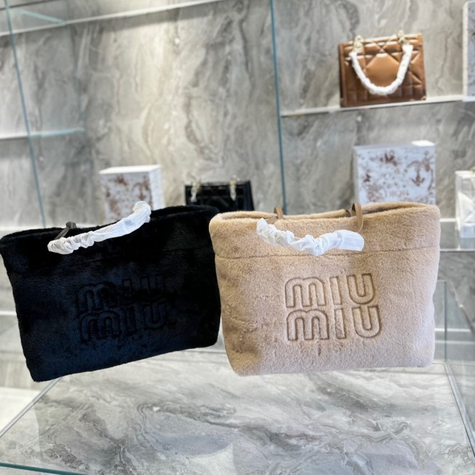 【2022秋冬新作】MIUMIU Groove ふわふわトートバッグ