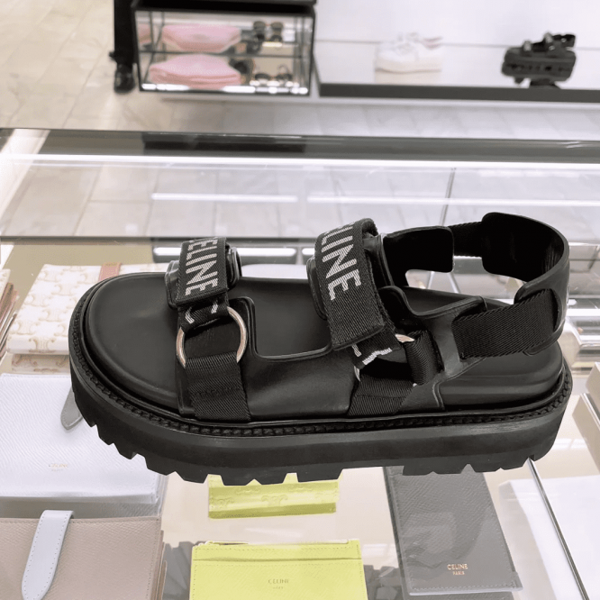 東原亜希同項【CELINE】【在庫あり即発】2022新作、大人気のロゴシリーズサンダル