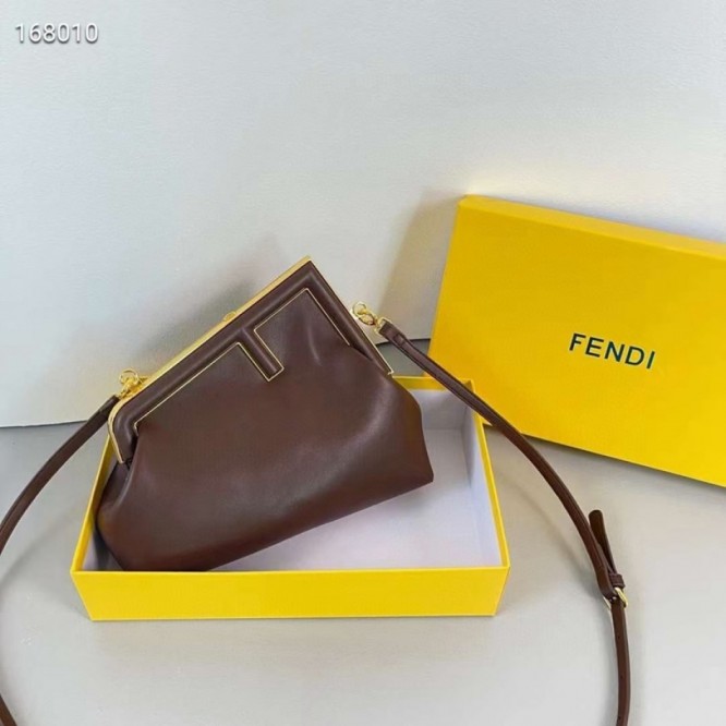 FENDI フェンディ 2021年最新なクラシックな ショルダーバッグ