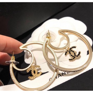 Chanel・ シャネルスタッドピアス イヤリング