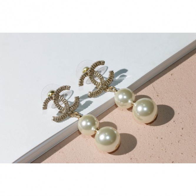 Chanel・ シャネルスタッドピアス イヤリング