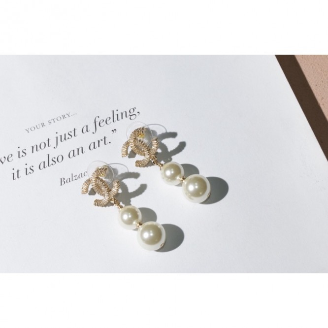 Chanel・ シャネルスタッドピアス イヤリング