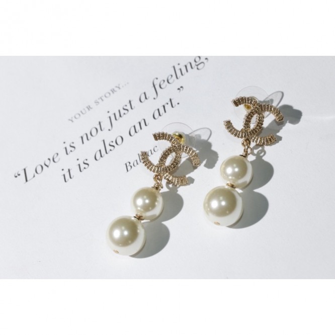 Chanel・ シャネルスタッドピアス イヤリング