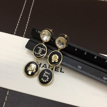 Chanel・ シャネルスタッドピアス イヤリング
