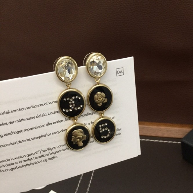 Chanel・ シャネルスタッドピアス イヤリング